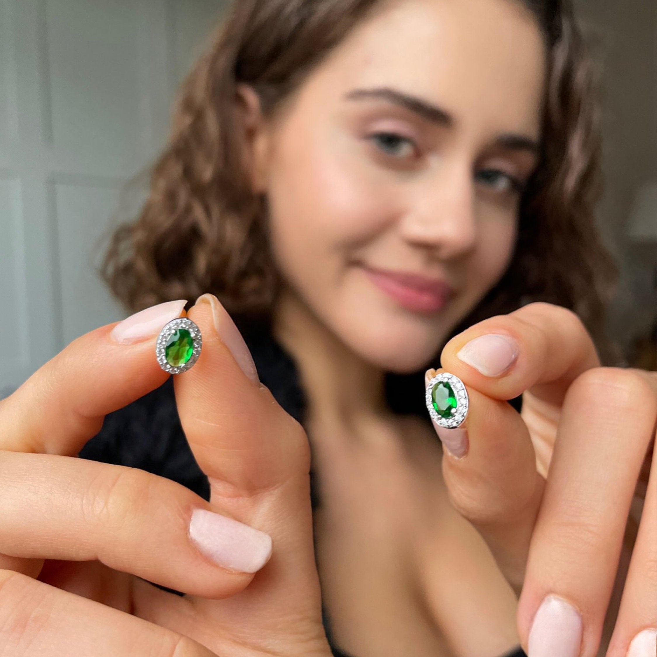 Sparkling Emerald Jewelry Set - Sterling Silver