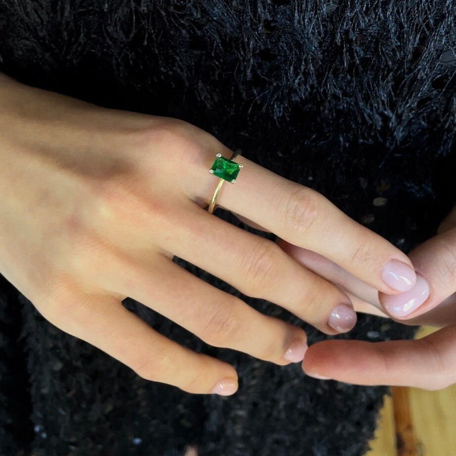 Elegant Emerald Jewelry Set - Sterling Silver