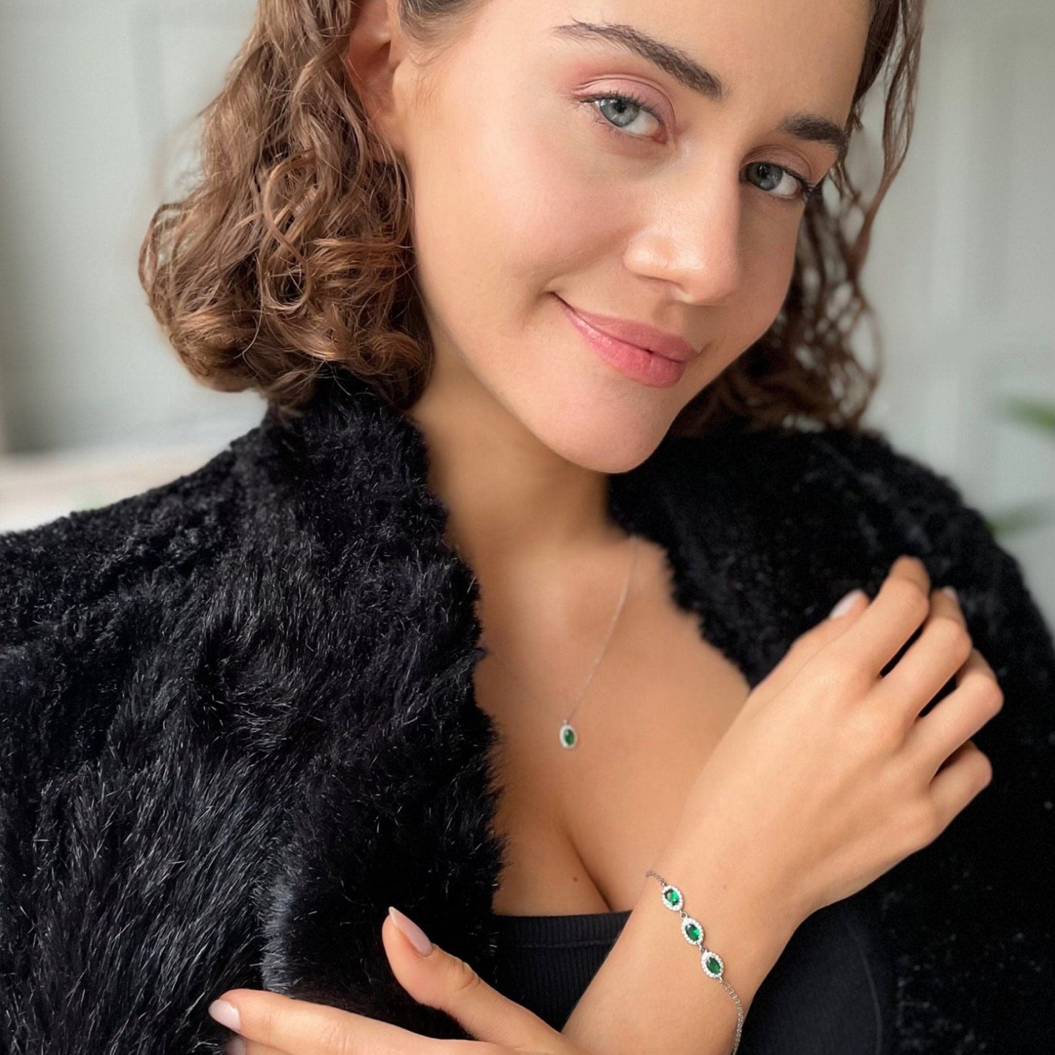 Sparkling Emerald Jewelry Set - Sterling Silver