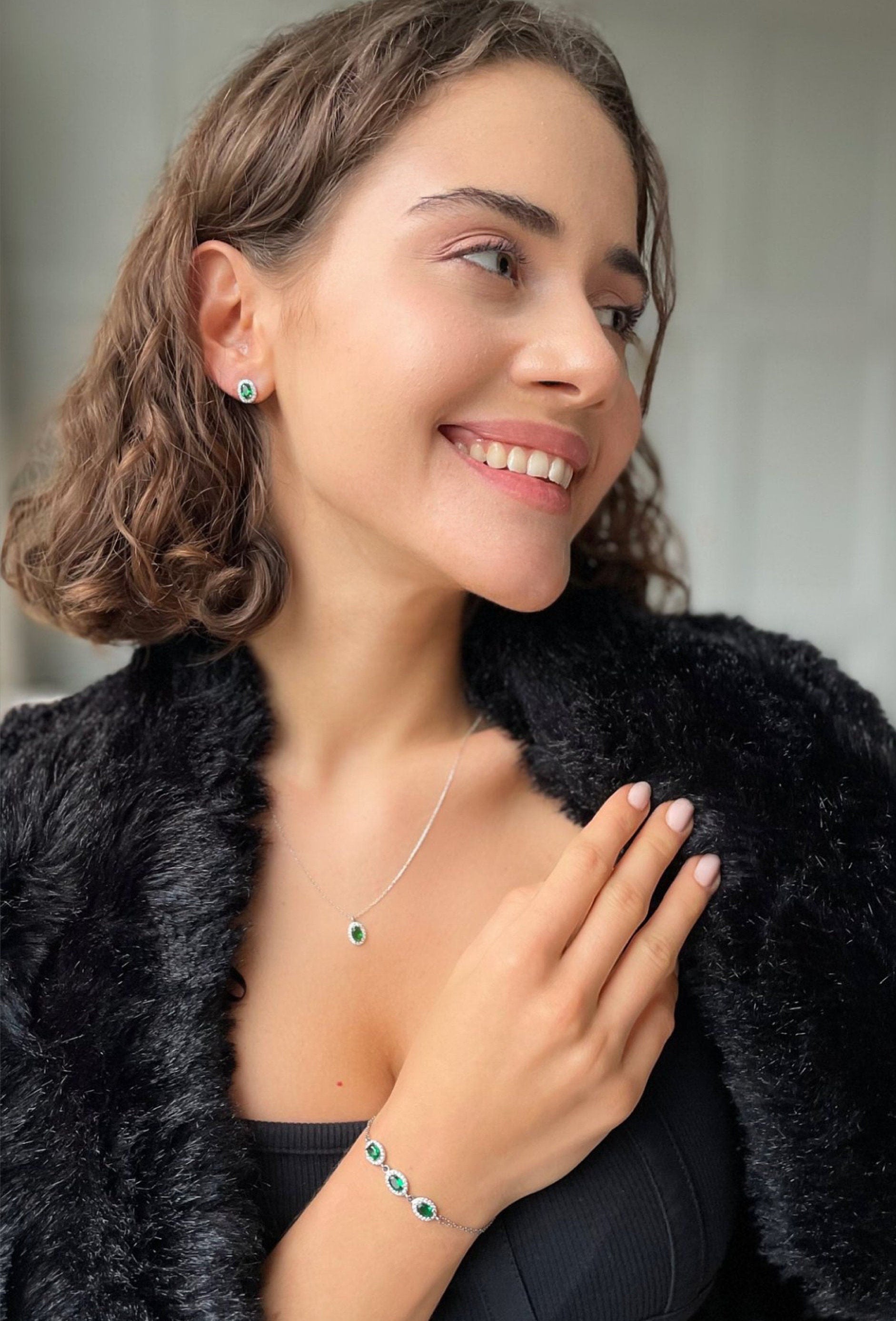 Sparkling Emerald Jewelry Set - Sterling Silver