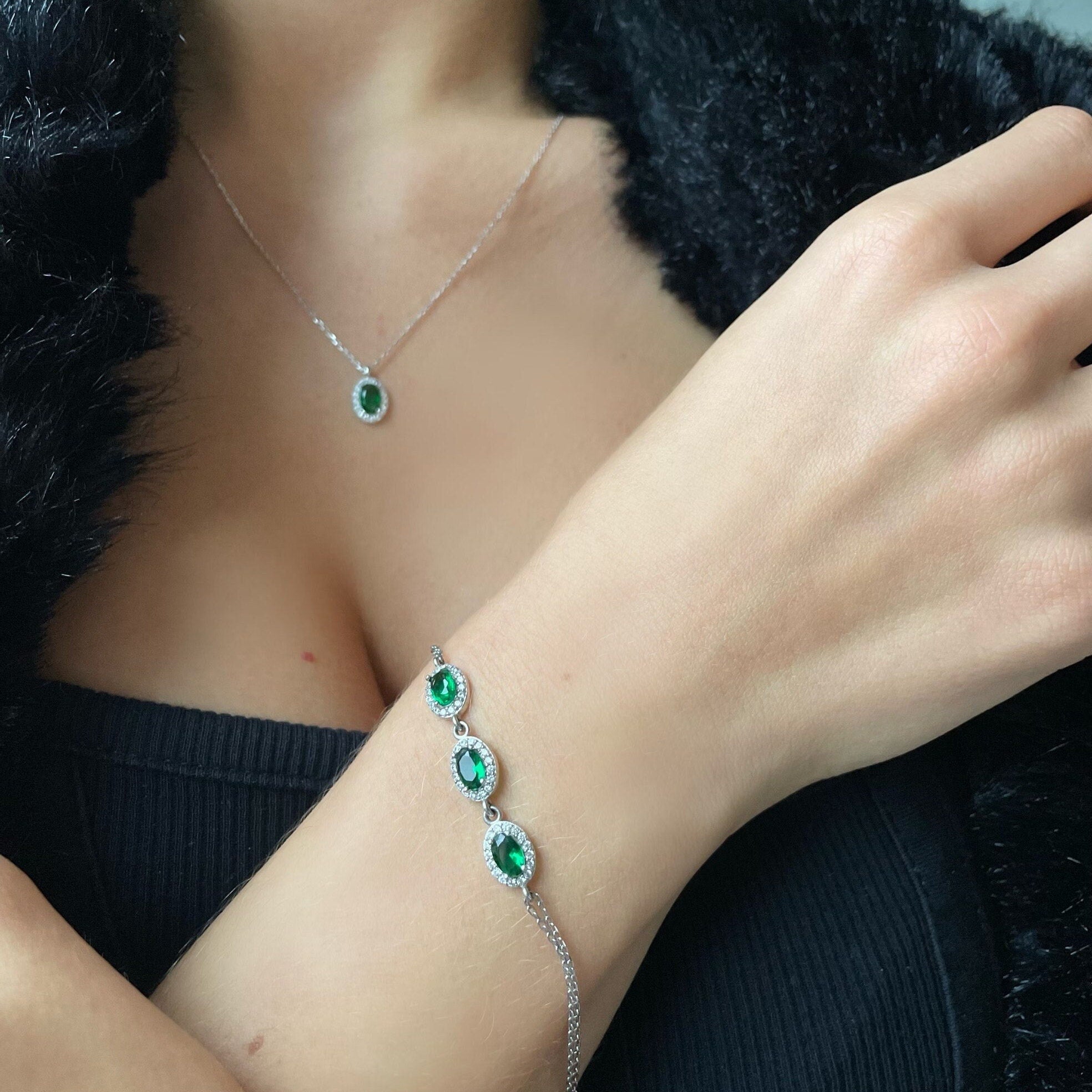 Sparkling Emerald Jewelry Set - Sterling Silver