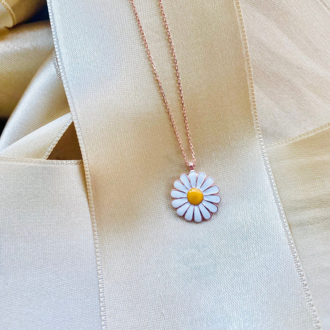 Daisy Flower Necklace - Sterling Silver