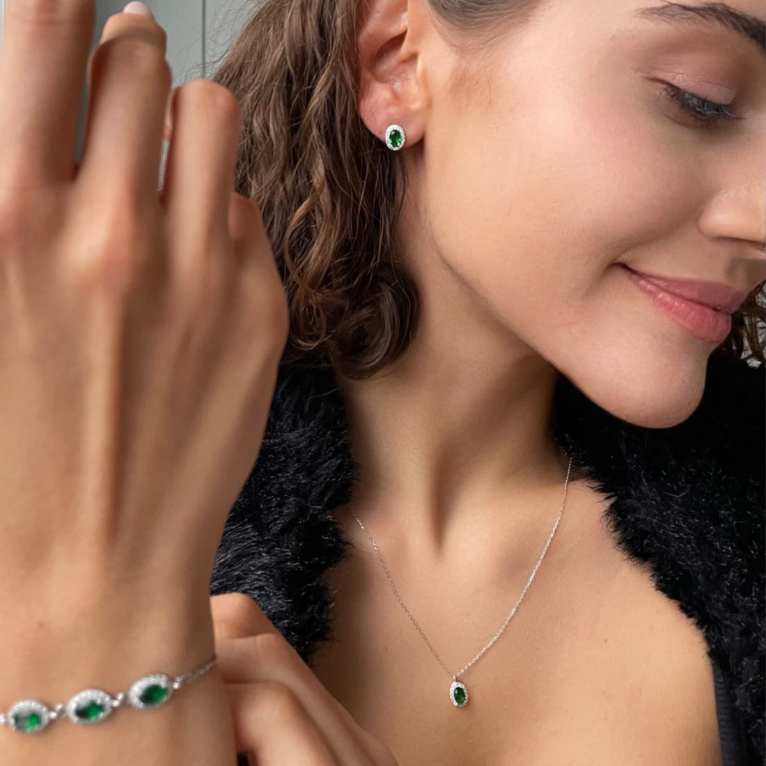 Sparkling Emerald Jewelry Set - Sterling Silver