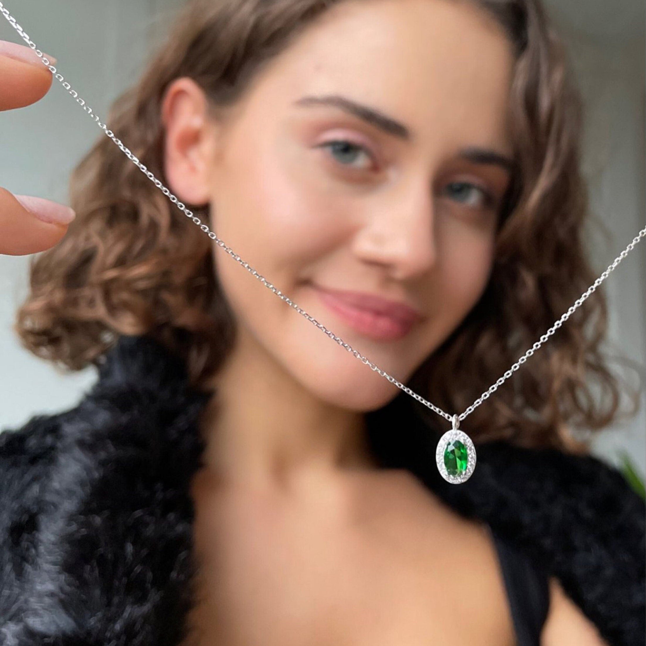 Sparkling Emerald Jewelry Set - Sterling Silver